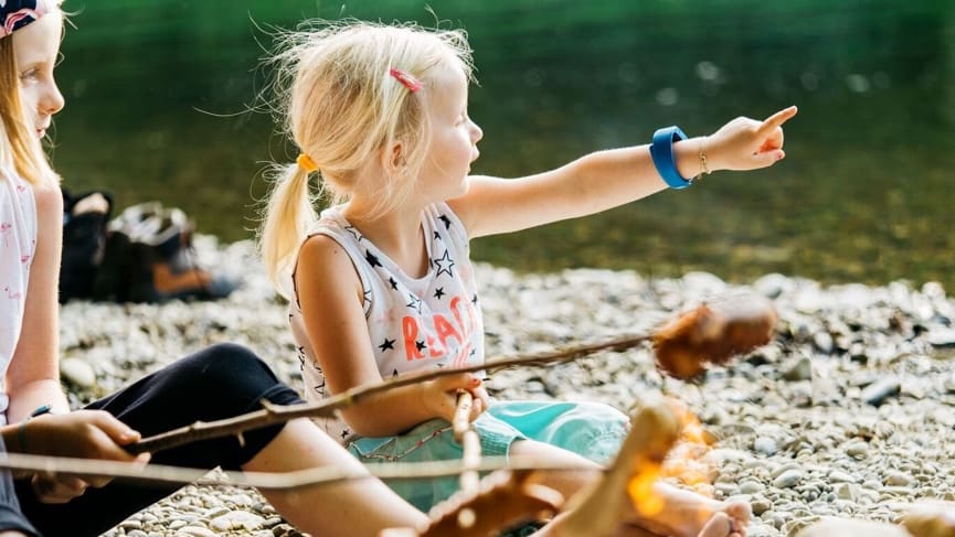 Nopixgo wards off mosquitos by simulating thunderstorm conditions from the wrist