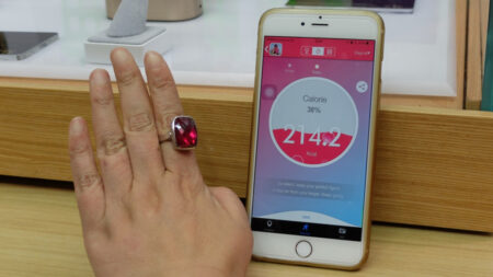 This all-in-one smart Charm Ring takes care of steps, safety and selfies