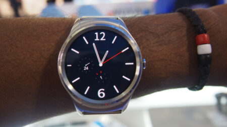Haier Watch first look: A sleek smartwatch running full, fat Android Haier Watch first look: A sleek smartwatch running full, fat Android