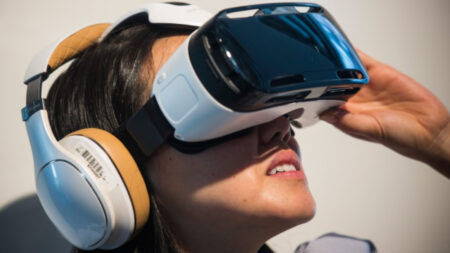 You can now watch Hulu with Samsung Gear VR You can now watch Hulu with Samsung Gear VR