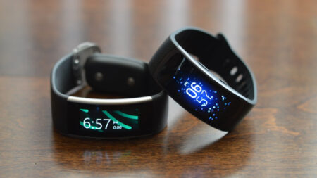 Samsung Gear Fit2 v Microsoft Band 2: Fitness tracker hybrid showdown Samsung Gear Fit2 v Microsoft Band 2: Fitness tracker hybrid showdown