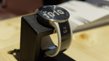 Sony FES Watch U: With more smarts, this e-paper accessory could be truly awesome Sony FES Watch U: With more smarts, this e-paper accessory could be truly awesome