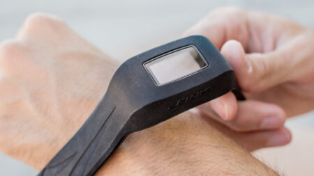 Swimsense Live wearable and new mobile app are out now for swimmers Swimsense Live wearable and new mobile app are out now for swimmers