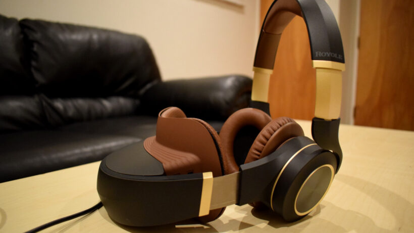 Living with the Royole Moon, a wearable home cinema