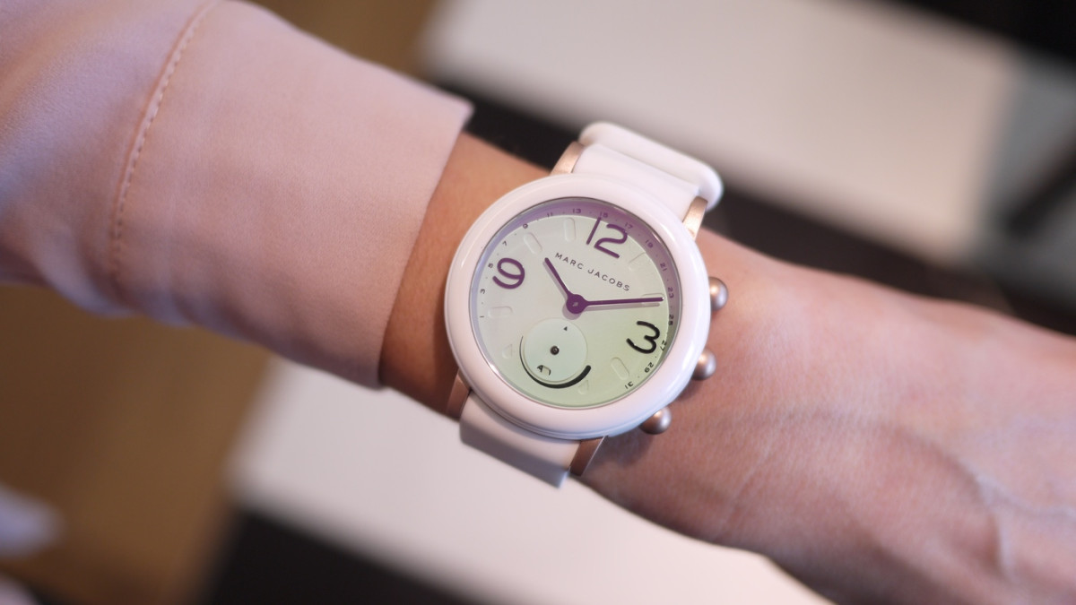時計 MARC JACOB WATCH HYBRID Marc Jacobs Riley is a fun fashion hybrid smartwatch - Wareable