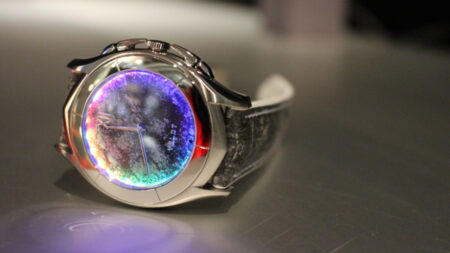 Veldt Luxture smartwatch wants to light up your life Veldt Luxture smartwatch wants to light up your life