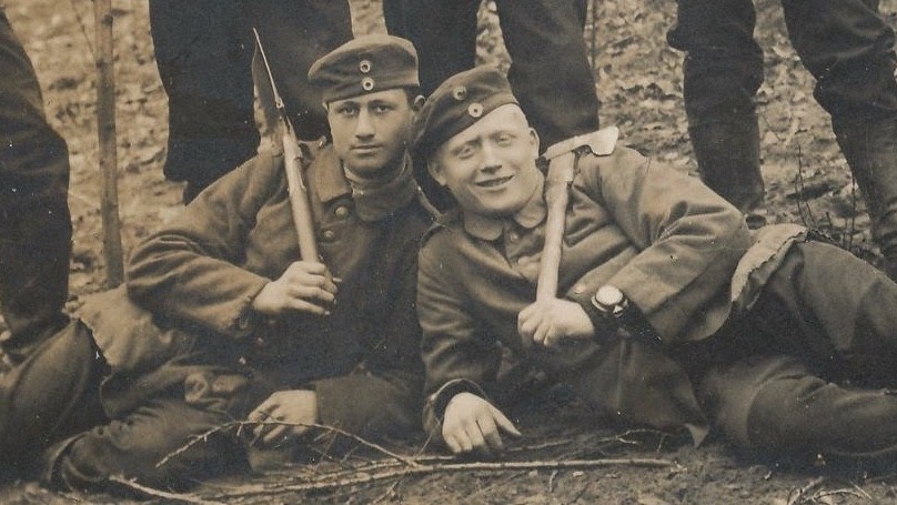 twosoldierswatch-1416576785-pBfT-column-width-inline