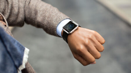 Fitbit’s smartwatch is plagued by software and hardware issues Fitbit's smartwatch is plagued by software and hardware issues