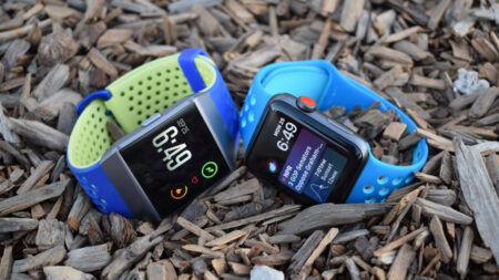 Fitbit Ionic v Apple Watch Series 3: The fitness smartwatch brawl Fitbit Ionic v Apple Watch Series 3: The fitness smartwatch brawl