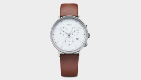 Timex’s new analog watch hides a contactless payment chip in its strap Timex's new analog watch hides a contactless payment chip in its strap