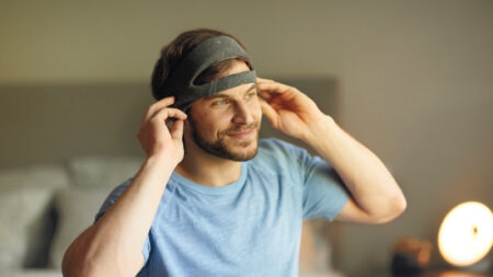 Philips’ SmartSleep headband will play soft tones to help improve your sleep Philips' SmartSleep headband will play soft tones to help improve your sleep