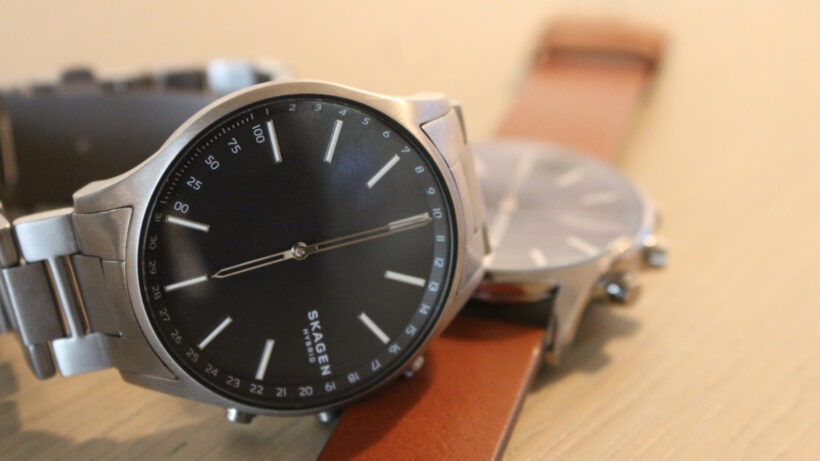 Skagen Holst is a gorgeous hybrid that’s super light and stylish