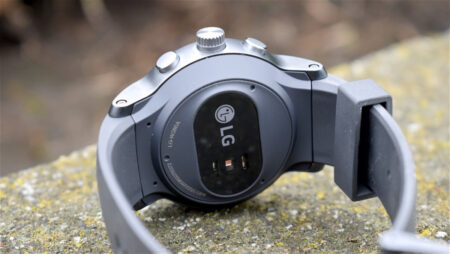 LG's next smartwatch might put physical hands on top of Wear OS