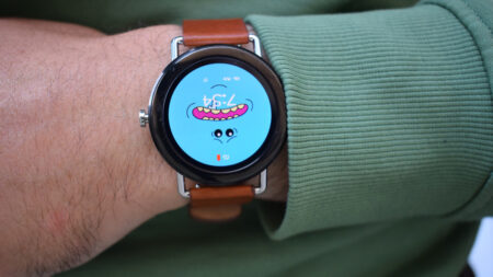 Learning to wear a smartwatch in (our) age of anxiety Learning to wear a smartwatch in (our) age of anxiety