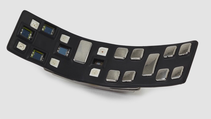 3031185-slide-i-2-samsung-simband-details-1415872620-BwkB-column-width-inline
