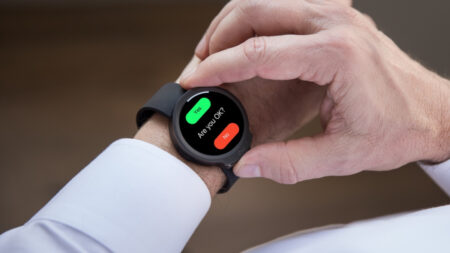 iBeat’s Heart Watch can detect when you’re going into cardiac arrest iBeat's Heart Watch can detect when you're going into cardiac arrest