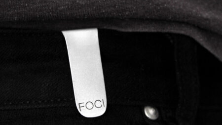 Living with Foci: We learn to kill distractions with this clip-on wearable Living with Foci: We learn to kill distractions with this clip-on wearable