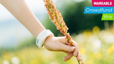 Nopixgo wards off mosquitos by simulating thunderstorm conditions from the wrist Nopixgo wards off mosquitos by simulating thunderstorm conditions from the wrist