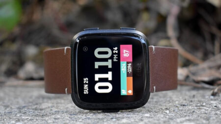Fitbit Versa drops to $149 in Black Friday 2018 sale Fitbit Versa drops to $149 in Black Friday 2018 sale