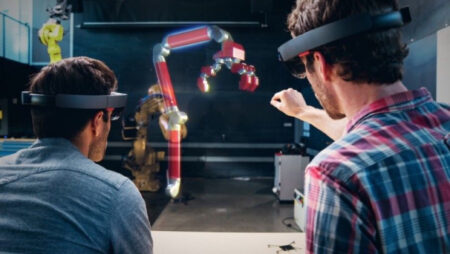 Microsoft teases HoloLens 2 arrival ahead of MWC 2019