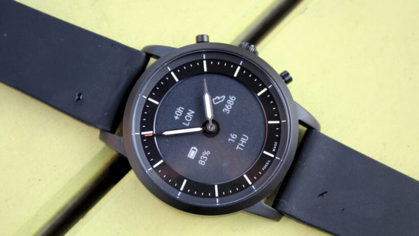 FOSSIL　ハイブリッドHR FOSSILが新タイプのハイブリッドスマートウォッチ「ハイブリッドHR」を