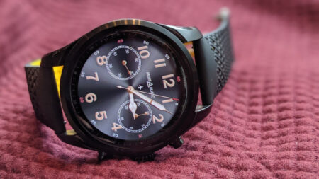 Montblanc Summit 2+ first look: Luxury smartwatch gets standalone powers Montblanc Summit 2+ first look: Luxury smartwatch gets standalone powers