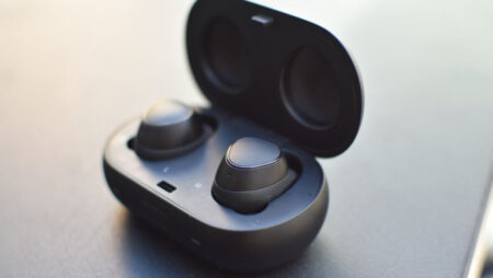 Samsung Bean earbuds show that hearables are coming back