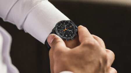 Wearable tech start-up blends NFC into the glass of Swiss watches Wearable tech start-up blends NFC into the glass of Swiss watches