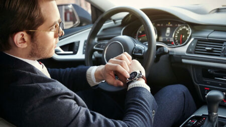 We’re not surprised smartwatches distract drivers more than smartphones We're not surprised smartwatches distract drivers more than smartphones