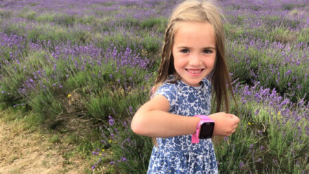 VTech Kidizoom DX2 review: fun but too bulky for kids VTech Kidizoom DX2 review: fun but too bulky for kids
