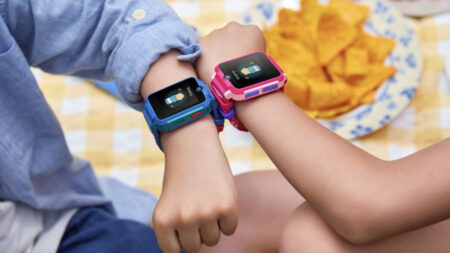 TCL MoveTime Family Watch 2 lets kids video chat and take selfies TCL MoveTime Family Watch 2 lets kids video chat and take selfies