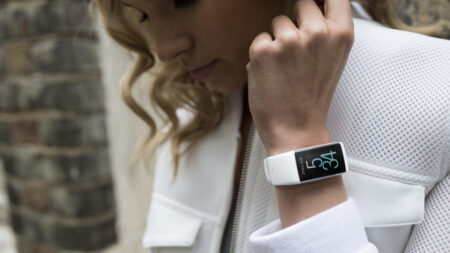 Polar A360 heart rate tracking band blends fitness and notifications