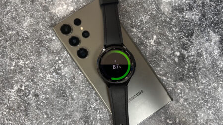 How to charge Samsung Galaxy Watch anywhere with Wireless PowerShare How to charge Samsung Galaxy Watch anywhere with Wireless PowerShare
