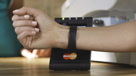 MasterCard bringing wearable payments to fitness trackers including Moov MasterCard bringing wearable payments to fitness trackers including Moov