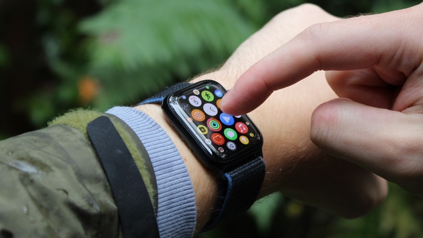 smartwatch user interacting with the touchscreen