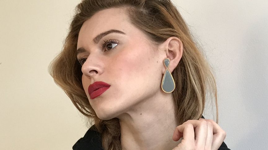 Peripherii's smart earrings give you wire-free, hands-free access to Siri & Google