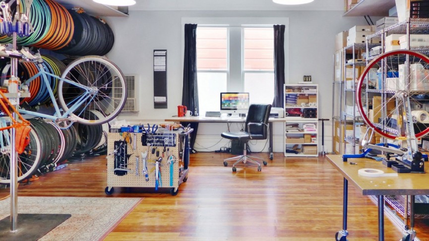 Mission Bicycle’s Lyra helps keep you and your bike safe via GPS and lighting