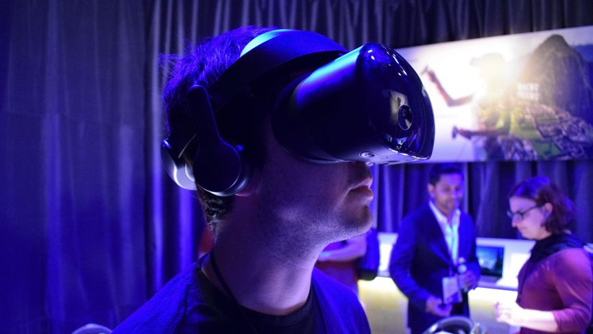 Samsung Odyssey is the first Mixed Reality headset that can truly take on Oculus