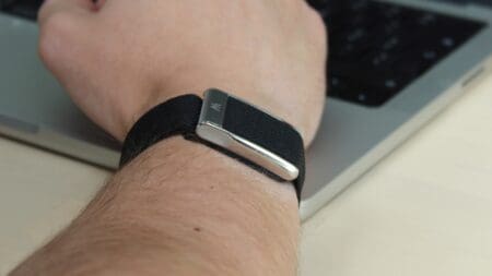 Whoop tracker keep disconnecting? Fix the issue with these simple steps whoop-5-desk