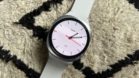How to change and edit watch faces on a Wear OS smartwatch Vaer_Classic_Light_watch_face