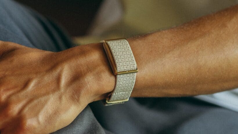 Polar Loop arrives as a screenless fitness tracker with no subscription