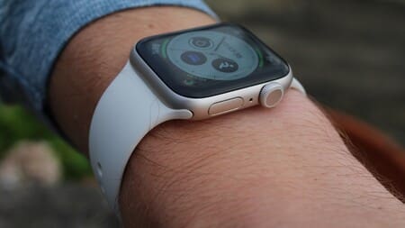 Research shows how future smartwatches could be powered by body heat apple-watch-se-3-on-wrist-side-on