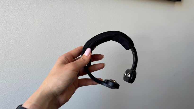 Pulsetto FIT in hand