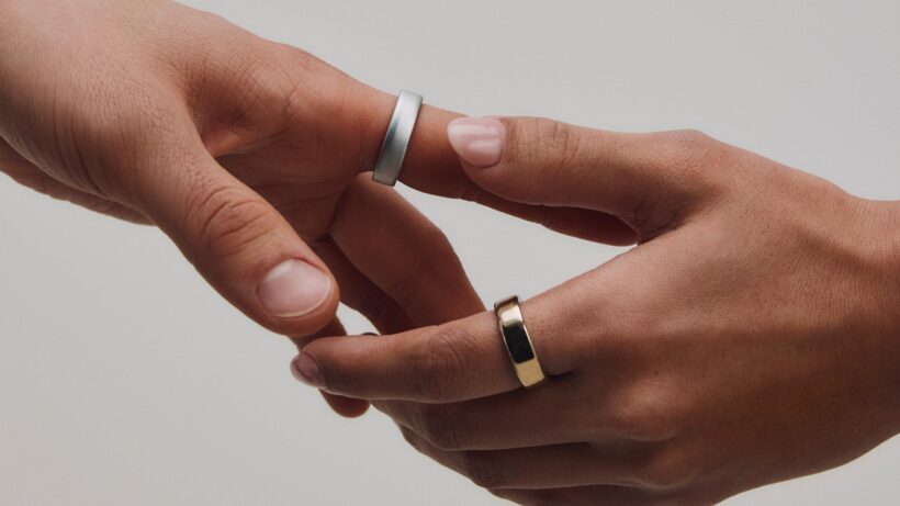 oura-ring-5-handshake-lifestyle