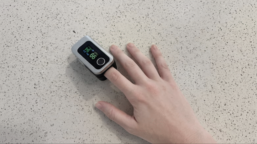 Oxiline Pulse XS Pro on a finger