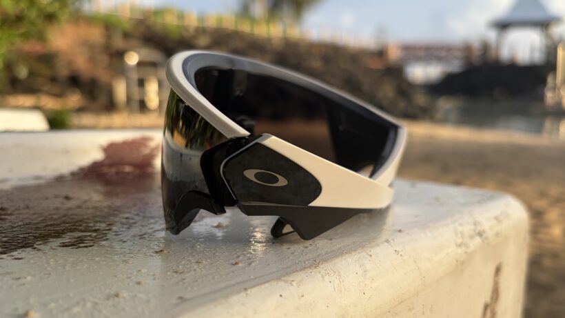 oakley-meta-vanguard-side-logo
