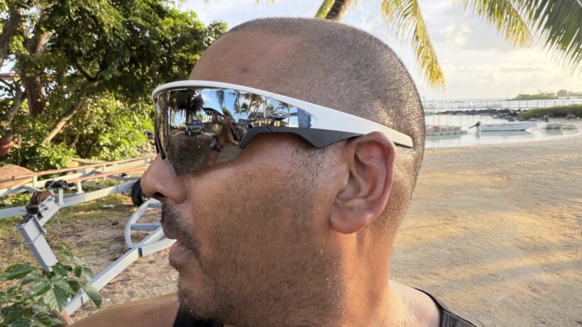 oakley-meta-vanguard-side-on-head